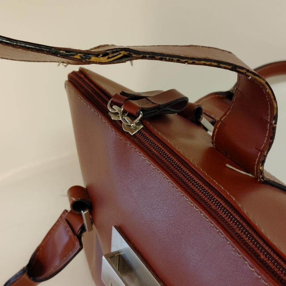 Elegant Burgundy Leather Handbag - Picture 10 of 13